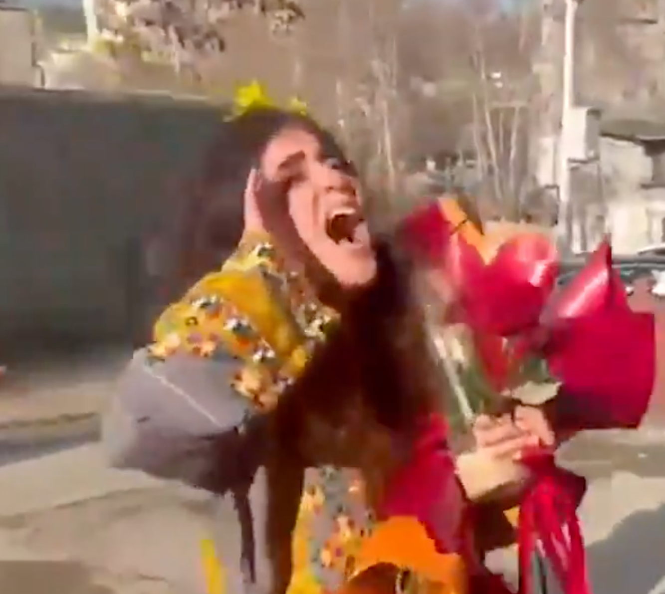 اندکی پس از آزادی سپیده قلیان، ماموران لباس شخصی در جاده او را دوباره بازداشت کردند