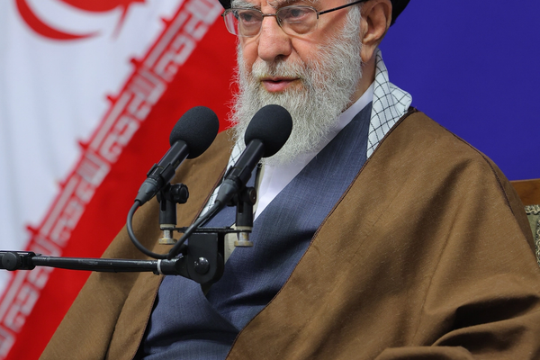 خامنئي يُعزي كاظم صديقي في وفاة نجله المتهم بقضايا فساد