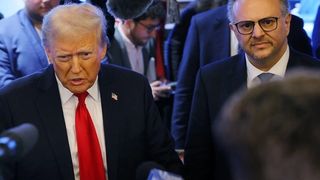 خامنهای، ترامپ را به سمت سرنگونی جمهوری اسلامی هل میدهد