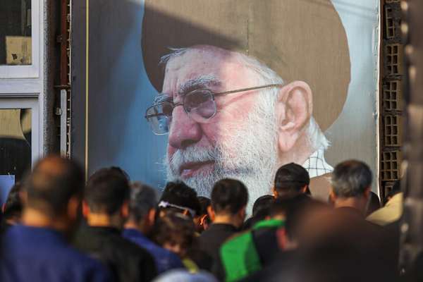 خامنهای، نقض حقوق بشر و اقدام علیه منافع ملی
