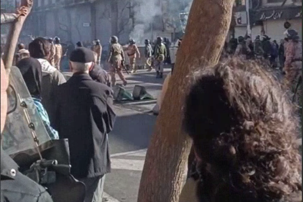 مقامهای حکومت همزمان با ادامه اعتراضات برخی استانها را تعطیل کردند