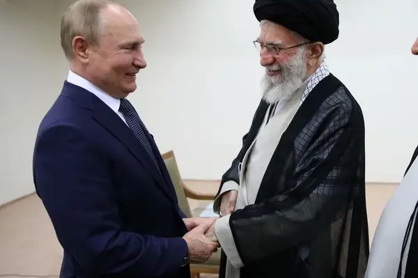 صحيفة إيرانية: مواقف روسيا في الحرب مع إسرائيل لم تكن بمستوى توقعات طهران