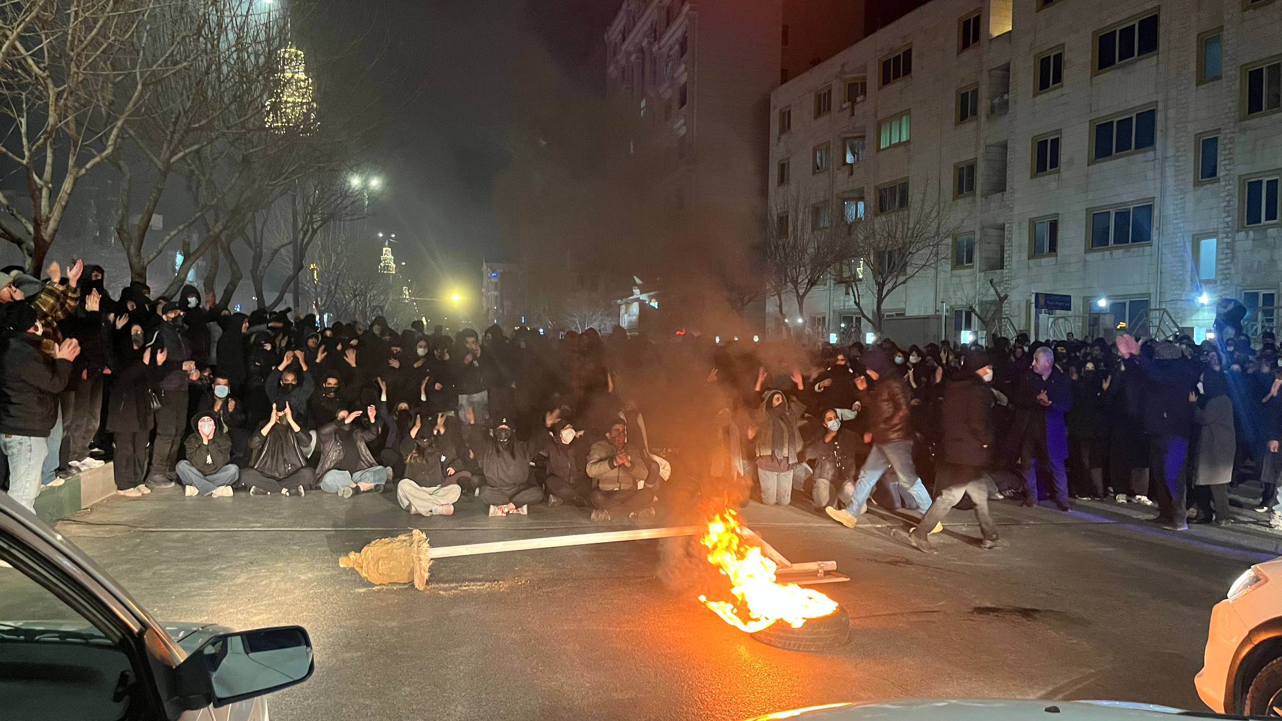 پیام مخاطب از بروجرد: سپاه سردخانه بیمارستان را برای نگهداری اجساد معترضان پلمب کرد
