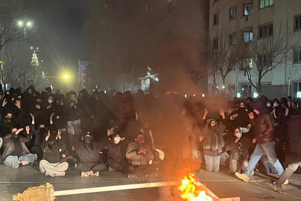 پیام مخاطب از بروجرد: سپاه سردخانه بیمارستان را برای نگهداری اجساد معترضان پلمب کرد