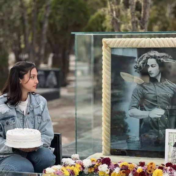 جشن تولد خواهر مهرشاد شهیدی بر مزار برادرش