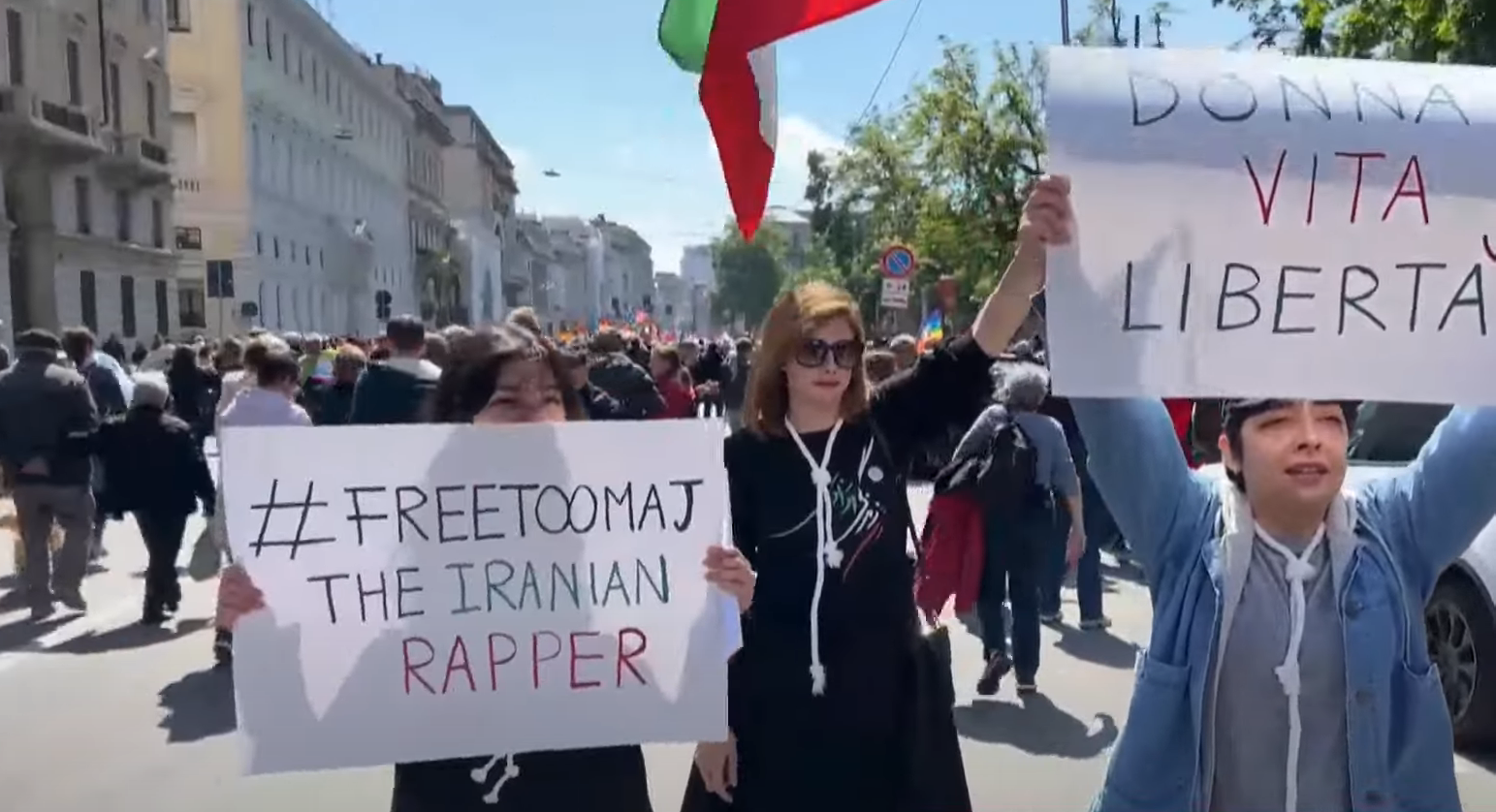 Protesters in support of Toomaj Salehi in Milan