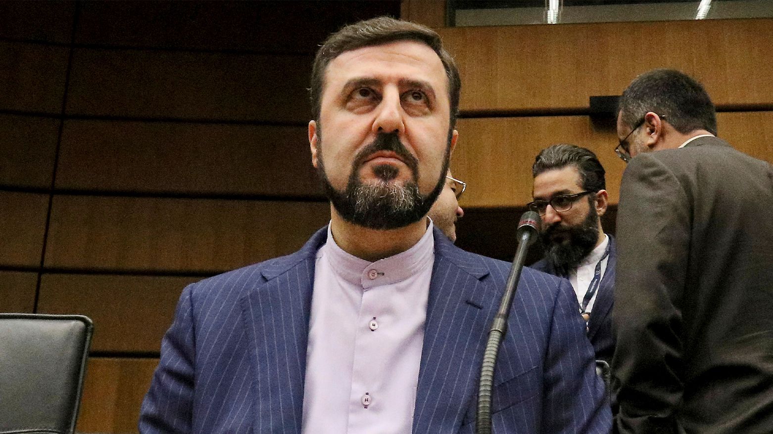 نائب وزير خارجية إيران: أولويتنا ليست التفاوض.. بل "الاستعداد بنسبة 200 %" للدفاع 