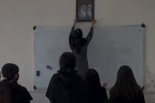 Schools To Remove Khamenei’s Portraits As Students Tear Them Down