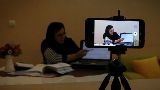 معاون وزیر آموزش و پرورش: تنها ۳۵ درصد دانشآموزان حضور کافی در آموزش مجازی داشتهاند