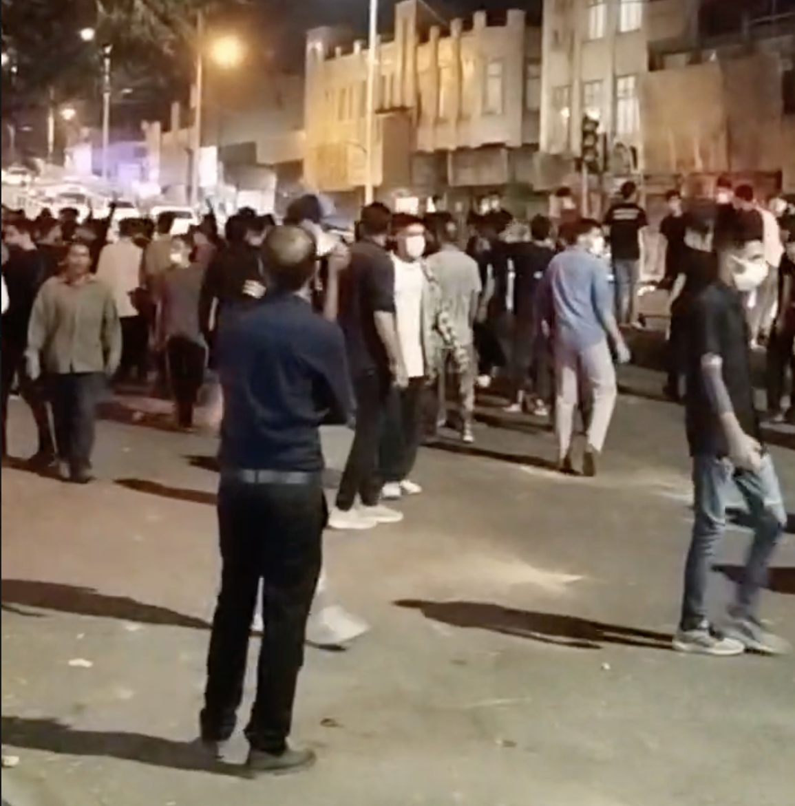 تداوم اعتراض‌های شبانه در ایران؛ شعار «آخوند باید گم بشه» در قم سرداده شد