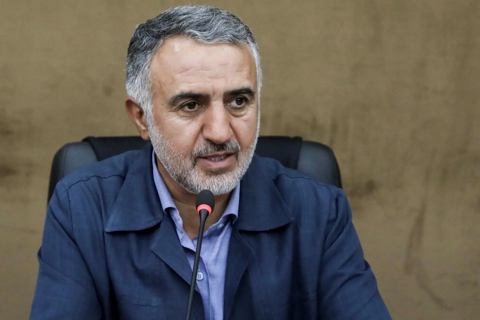 نماینده مجلس: ترامپ یک بوفالوی زردموی یانکی است که فهم حیوانی دارد