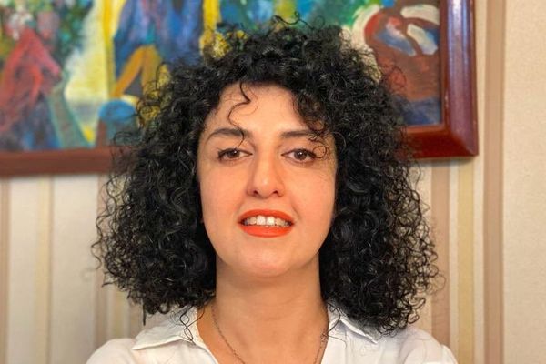 نرگس محمدی در اعتراض به ادامه بازداشت و محرومیت از تماس اعتصاب غذا کرده است