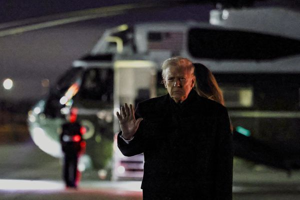 ترامپ: تعلیق پذیرش درخواستهای پناهندگی «طولانی و نامحدود» است