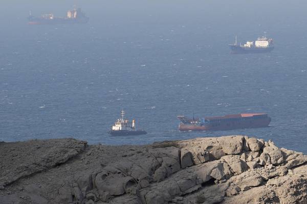 قالیباف: آمریکا محاصره را رها نکند تردد در تنگه هرمز محدود میشود