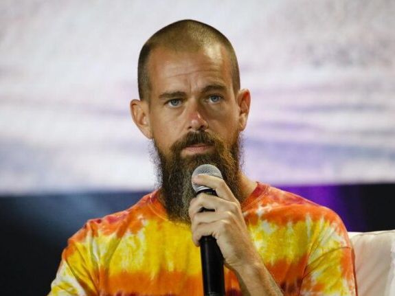 بنیانگذار توییتر از تصمیم ایلان ماسک برای رفع ممنوعیت ترامپ حمایت کرد