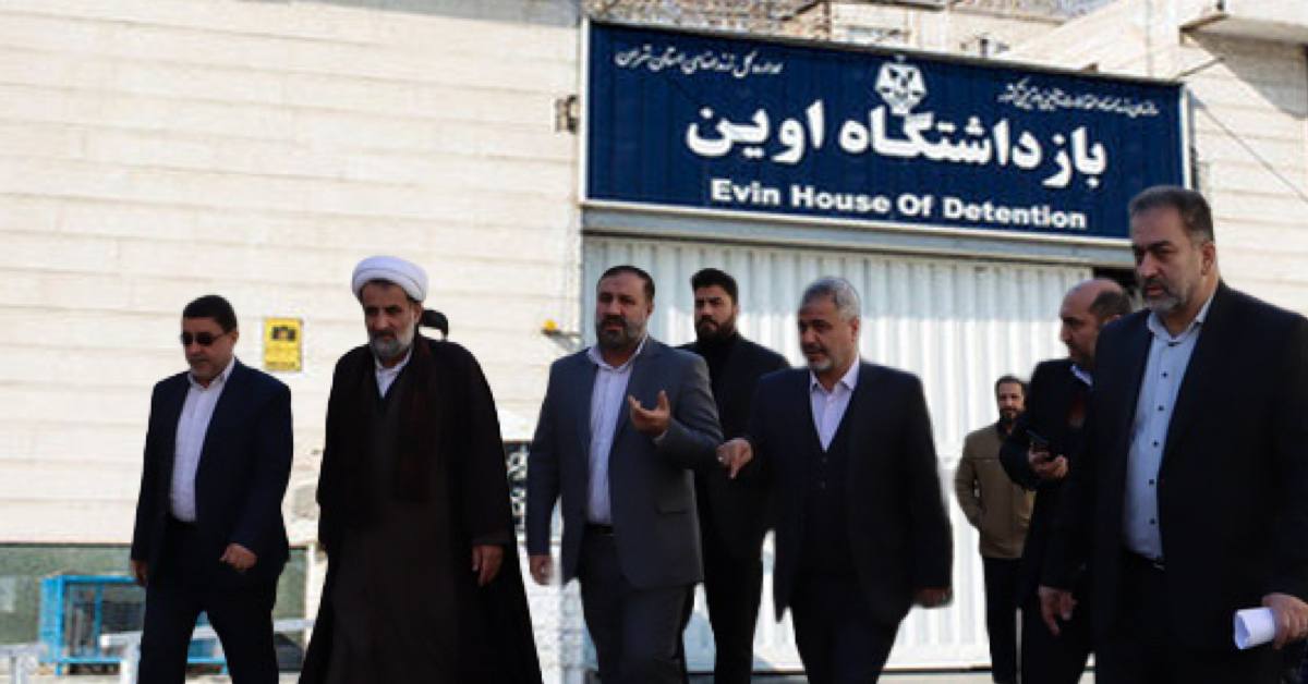 Female Political Prisoners Denounce Iran Officials During Visit