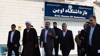 Female Political Prisoners Denounce Iran Officials During Visit