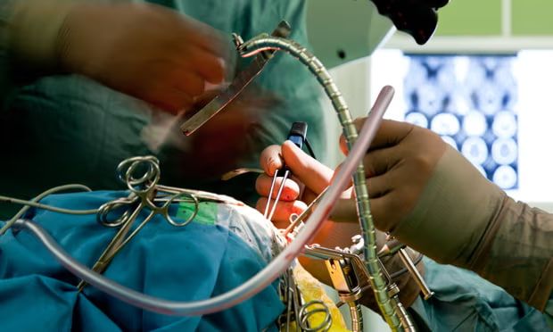 تحولی در جراحی تومورهای مغزی؛ استفاده از تراشه گرافنی برای شناسایی سلول‌های سرطانی