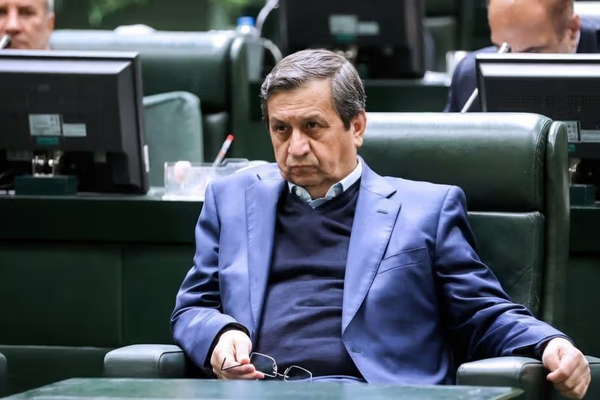 Iranian lawmakers oust economy minister in no-confidence vote