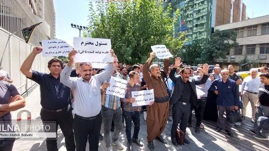 Iranian Poultry Farmers Protest Lack of Animal Feed