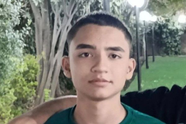 پویا جعفری، ۱۴ ساله اهل فارس با شلیک مستقیم به سر و چشم جان باخت