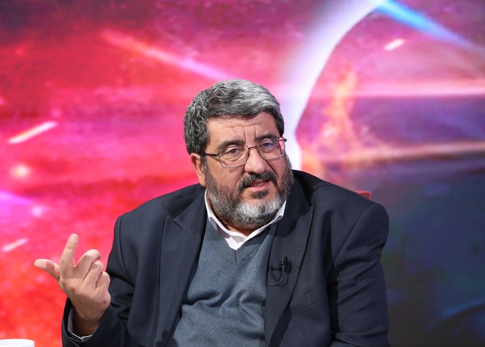 فواد ایزدی، مدرس دانشگاه حامی حکومت: هدف آمریکا سرنگونی نظام است نه تغییر رفتار