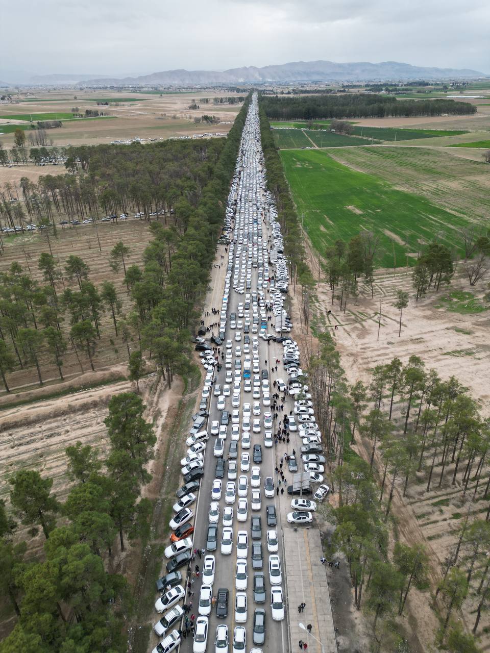 The traffic jam in the road to Persepolis, the ceremonial capital of the Achaemenid Empire, near Shiraz (March 2024) 