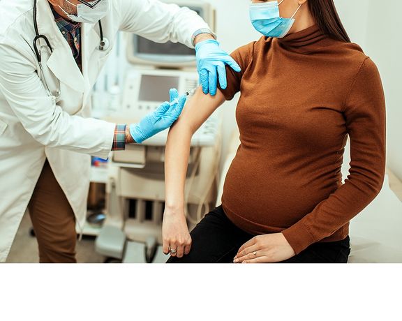 زن بارداری در آمریکا که واکسن کرونا زده بود، نوزادی با پادتن به دنیا آورد