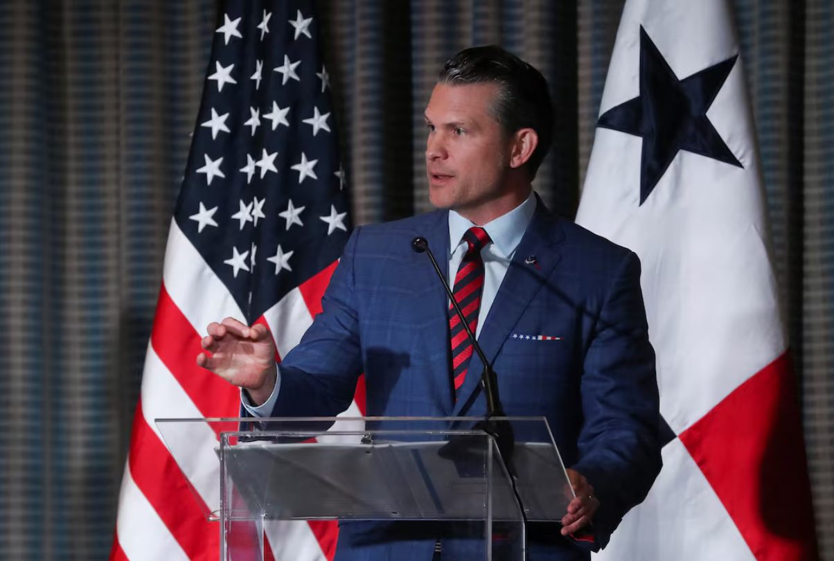 هگست: این‌که اعزام بمب‌افکن‌های بی-۲ پیامی به ایران بود یا نه، به تهران بستگی دارد