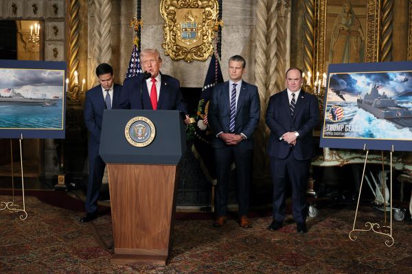 ترامپ: طرح ساخت دو ناو جنگی کاملا جدید برای نیروی دریایی تایید شد