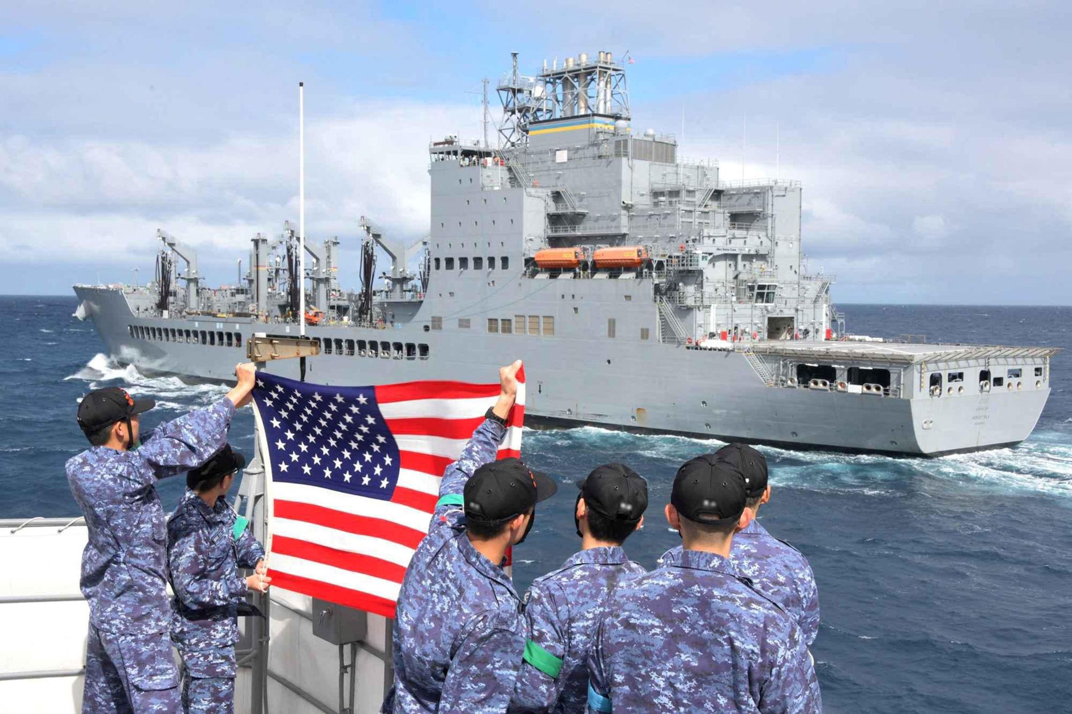 وزیر دفاع آمریکا دستور حذف نام هاروی ملیک، از رهبران جنبش کوییر، از یک کشتی را صادر کرد