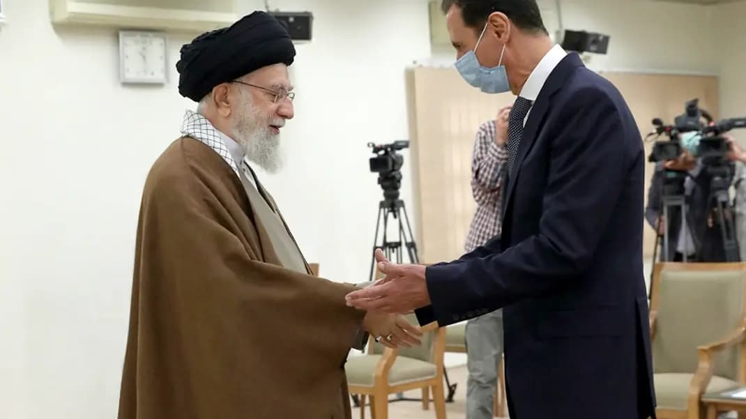خامنئي مستاء من بشار الأسد ويطلب منه "رد الجميل"