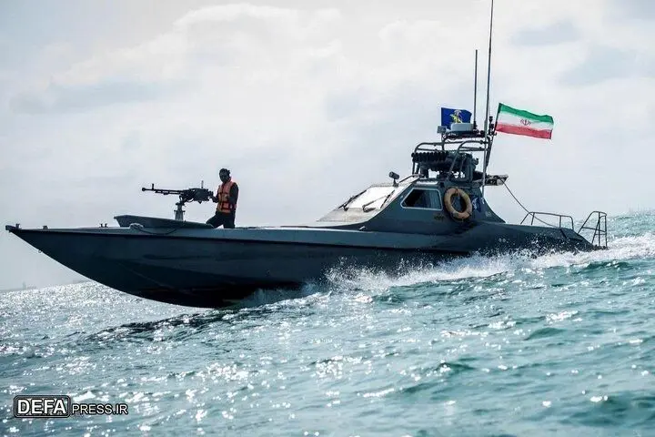 فرزند دستیار خامنه‌ای: حکومت زمانی تنگه هرمز را می‌بندد که به این نتیجه برسد سقوط کرده است