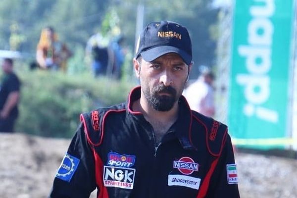 قاسم وکیلی، قهرمان آفرود با شلیک مستقیم گلوله جنگی توسط جمهوری اسلامی کشته شد