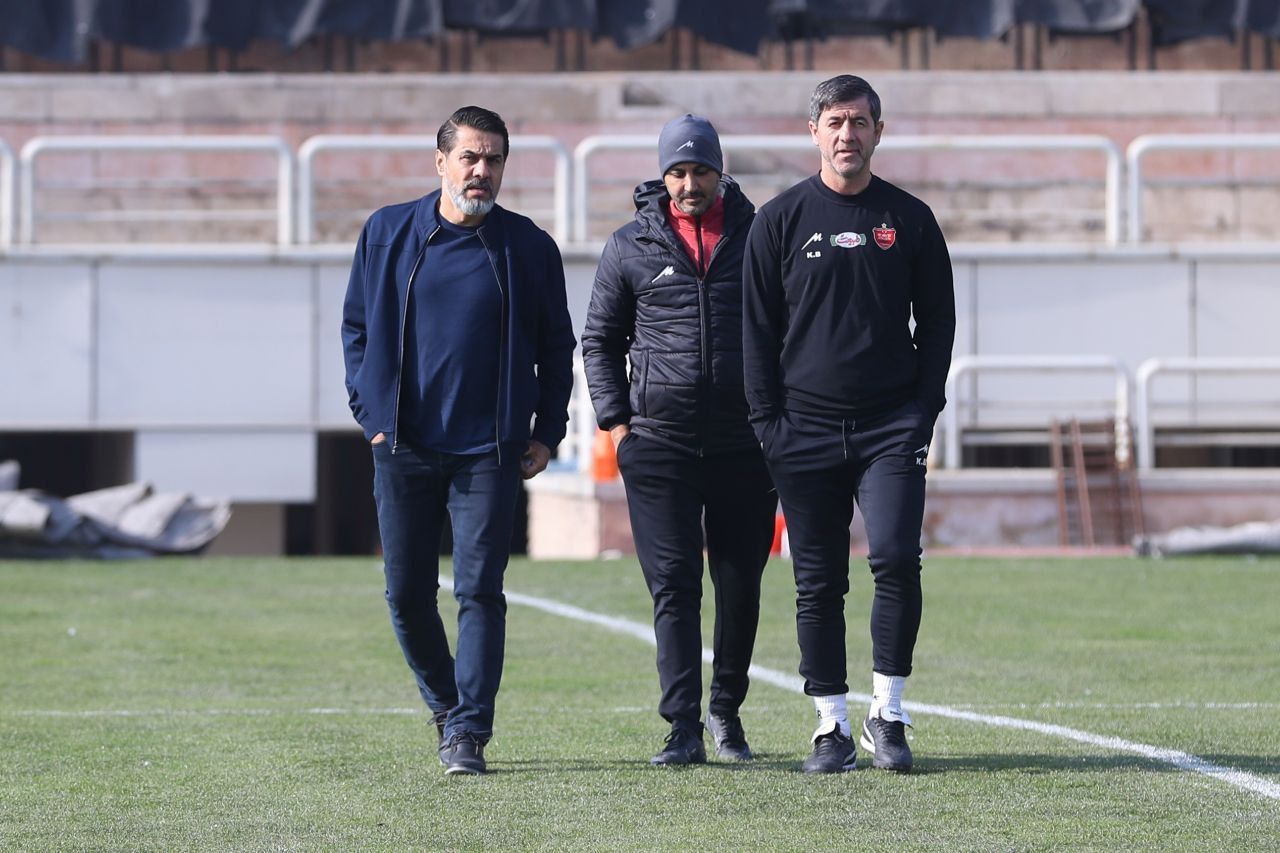 شکایت پرسپولیس از تراکتور به دلیل فحاشی تماشاگران علیه کریم باقری و افشین پیروانی