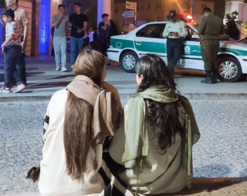 گاردین: نافرمانی مدنی زنان ایران در برابر حجاب اجباری ادامه دارد