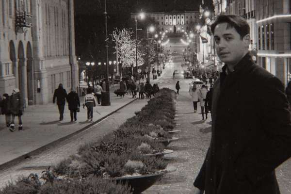 Journalist's suicide in Tehran shocks Iranians