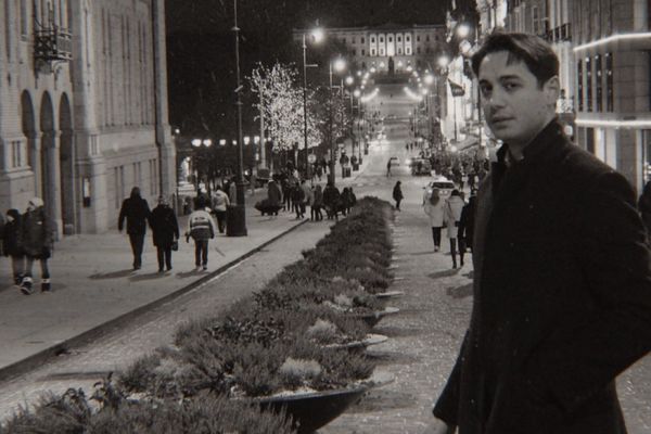 Journalist's suicide in Tehran shocks Iranians