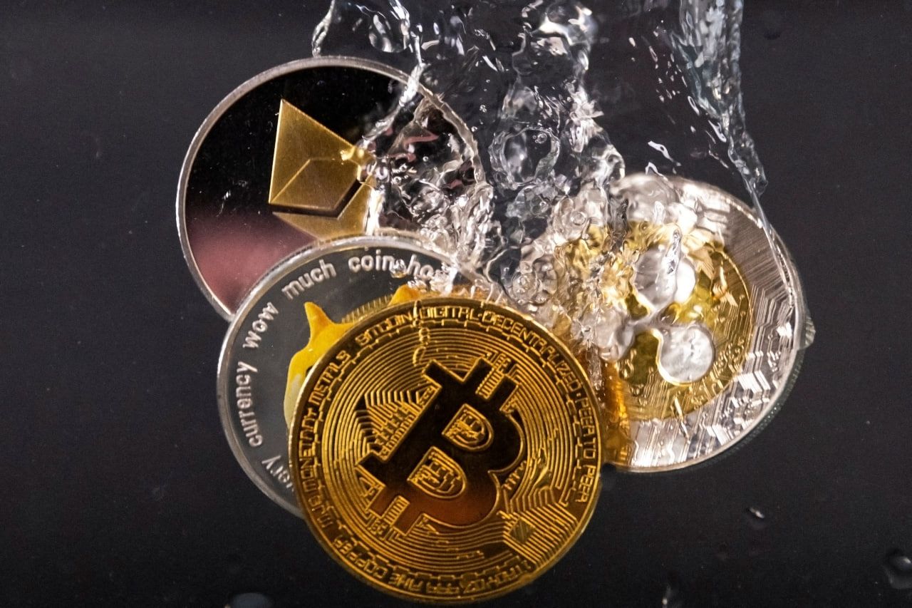 أميركا تجمّد 344 مليون دولار من العملات الرقمية المرتبطة بإيران