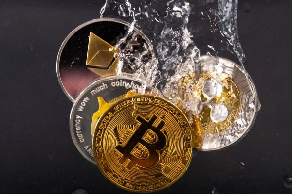 أميركا تجمّد 344 مليون دولار من العملات الرقمية المرتبطة بإيران
