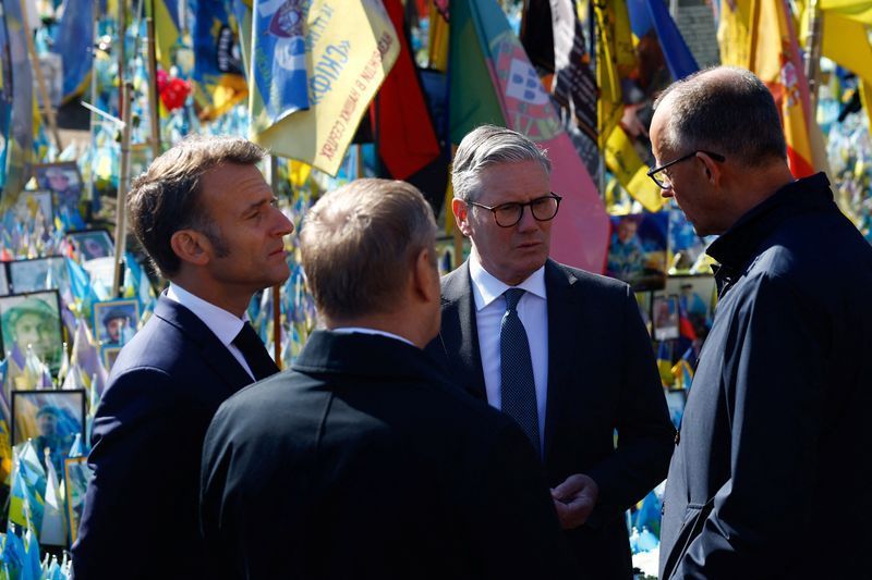 یک روز پس از رژه عظیم نظامی روسیه، رهبران اروپا با حضور در اوکراین اعلام همبستگی کردند