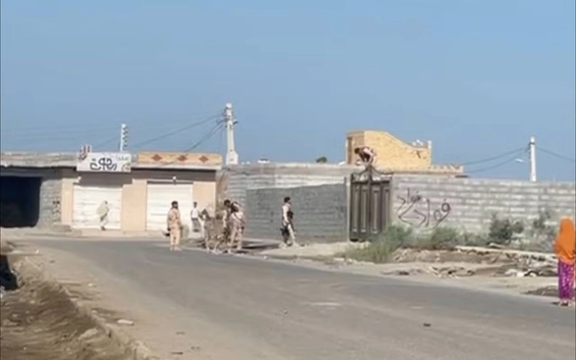 یورش نیروهای نظامی به بندر کلاهی؛ مولوی عبدالحمید: مردم سزاوار خشونت نیستند