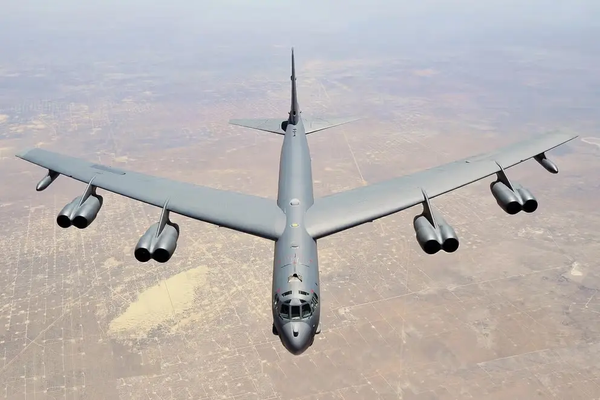 "نيوزويك" تكشف عن نشر قاذفتين جديدتين من طراز "B-52" في قاعدة أميركية بجزيرة دييغو غارسيا