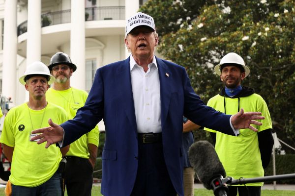 "أتمنى لكم التوفيق".. ترامب متهكما على رفض خامنئي عرض الاستسلام