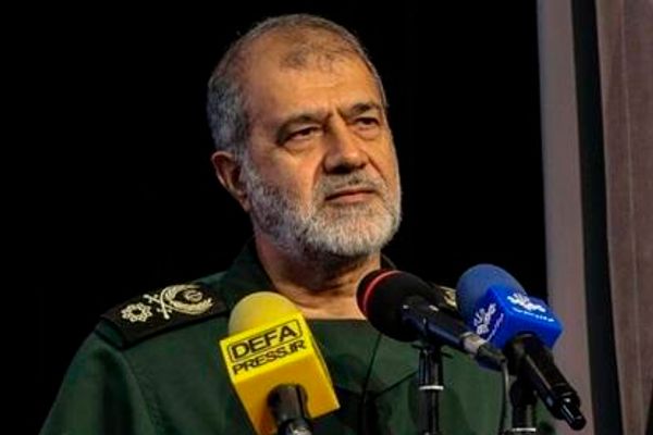 معاون ارتباطات سپاه: ترامپ احمق جای معاویه را گرفته