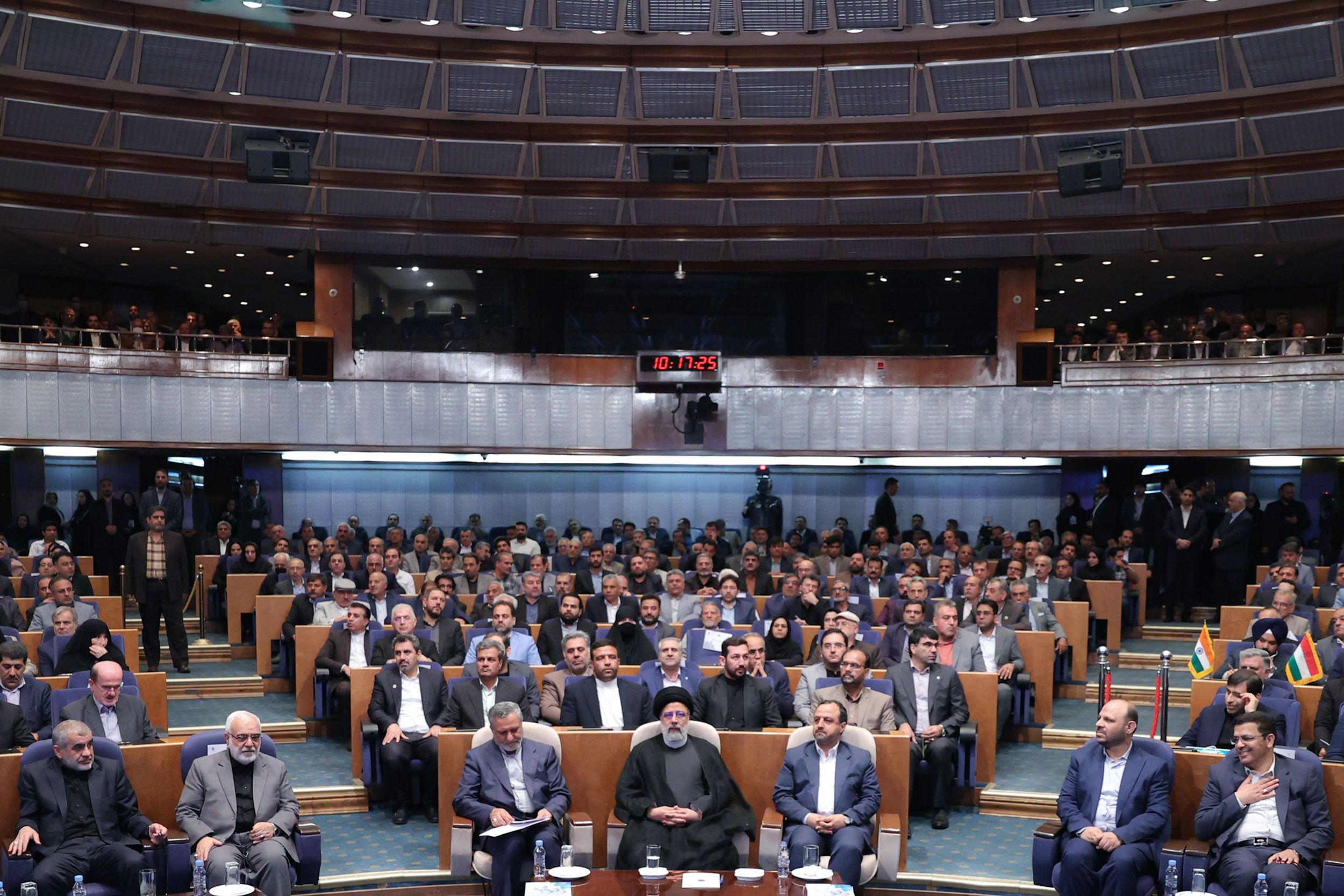 Experts Urge Iran To Focus On Economic Development And US Relations 