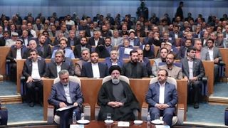 Experts Urge Iran To Focus On Economic Development And US Relations