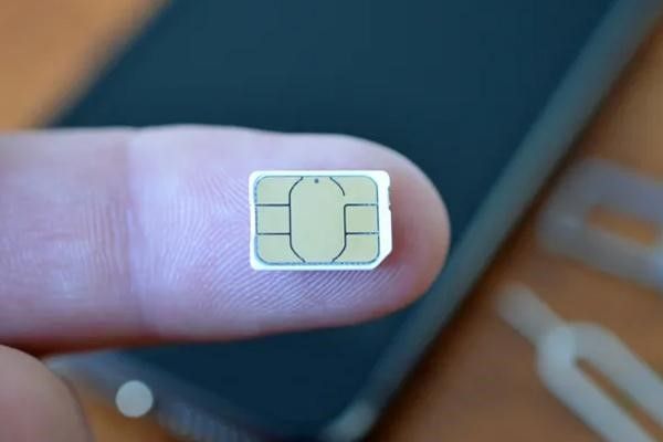 شهروندان از قطع سیم‌کارت منتقدان به‌عنوان ابزار جدید جمهوری اسلامی برای سرکوب نام بردند