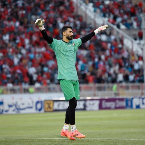 با دریافت اخطار برابر نساجی؛ علیرضا بیرانوند بازی جشن قهرمانی تراکتور را از دست داد