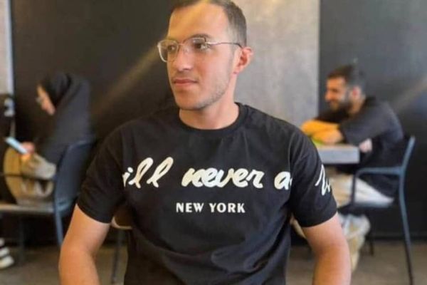 طالب جامعي في الأهواز يحرق نفسه احتجاجاً على هدم البلدية كشك عائلته